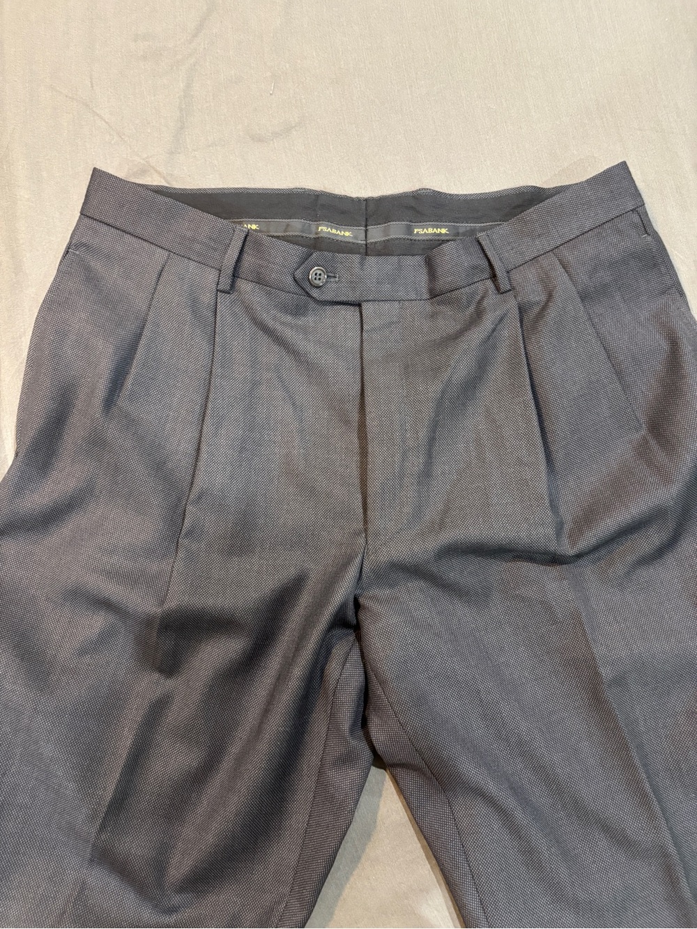 Jos. A. Bank Men's 42R Charcoal Gray Suit - Picture 8 of 14